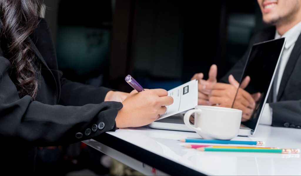 Quantitative interviews focus on gathering measurable data through standardized, close-ended questions.